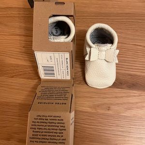Freshly Picked Baby Bow Moccasins Size 3